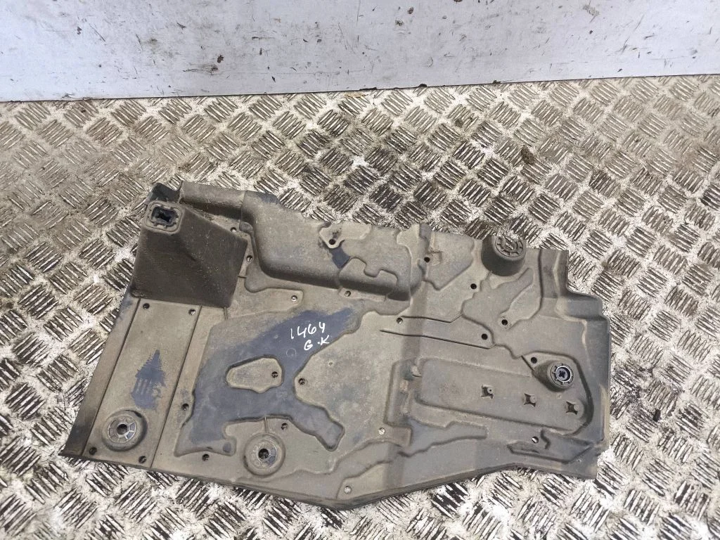 Center/middle under tray cover 9810609480