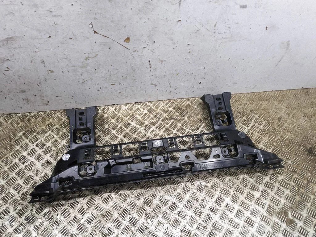 Rear bumper mounting bracket 5A329B9