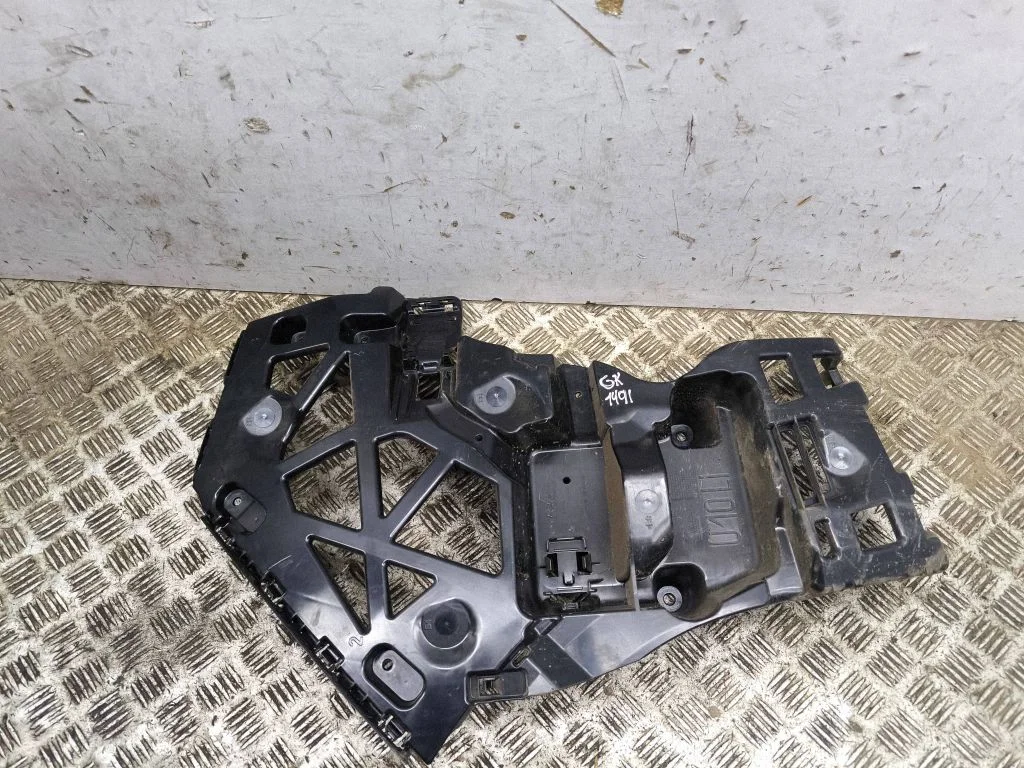 Rear bumper mounting bracket 5A329D1