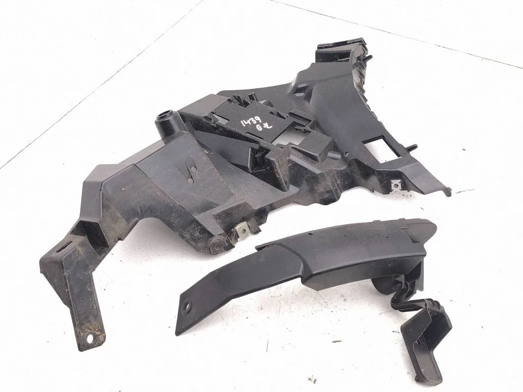 Rear bumper mounting bracket K8D217B931A