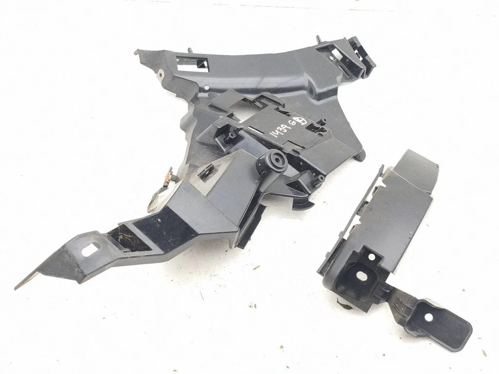 Rear bumper mounting bracket K8D217B930A