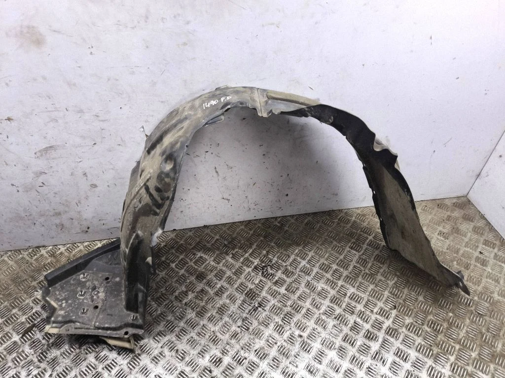 Front wheel arch liner splash guards – right