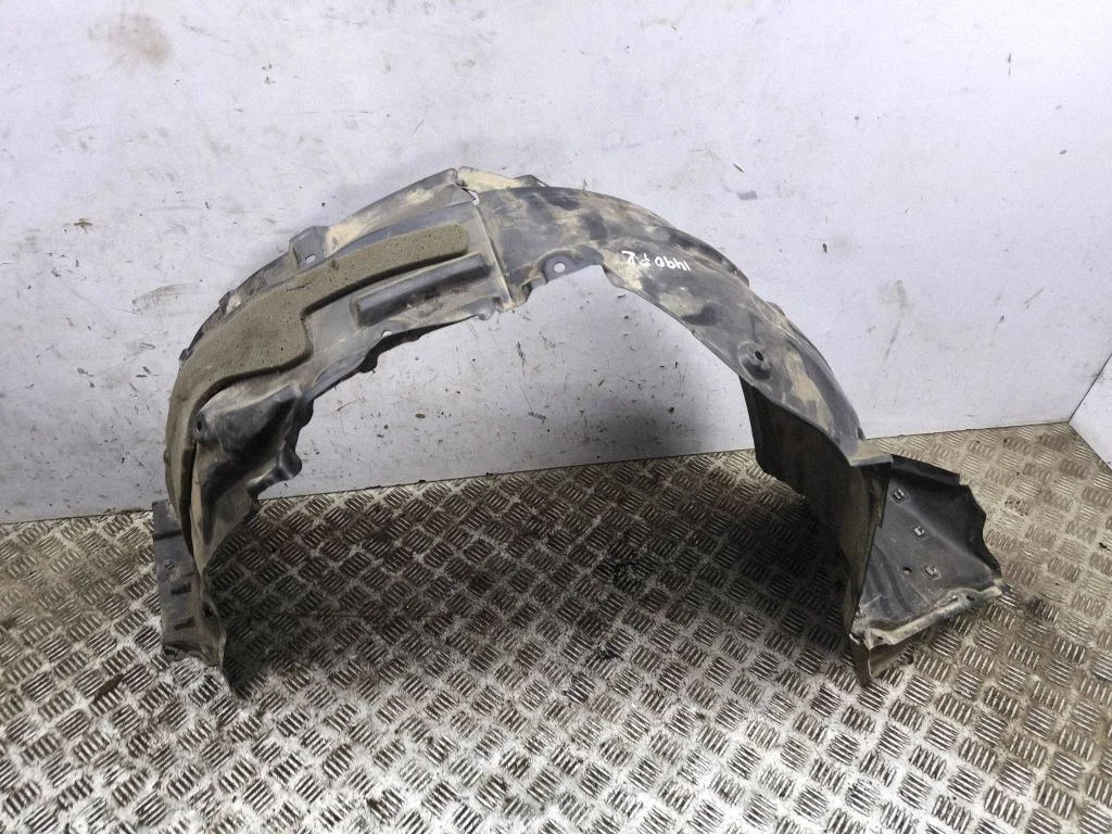 Front wheel arch liner splash guards – left