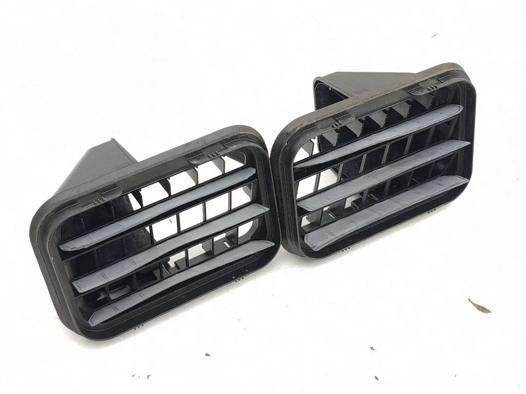 Quarter panel pressure vent A1778302000