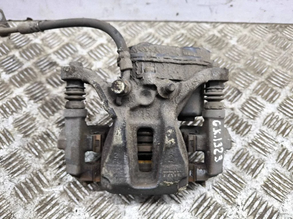 Rear brake caliper 463100D010