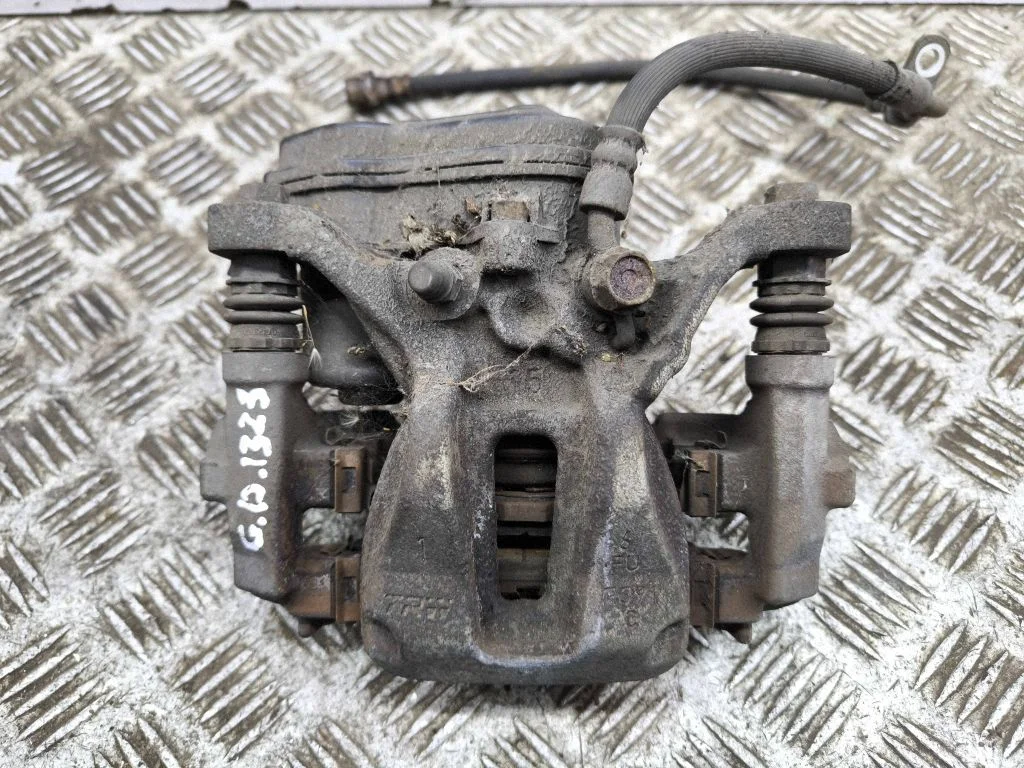 Rear brake caliper 463100D010