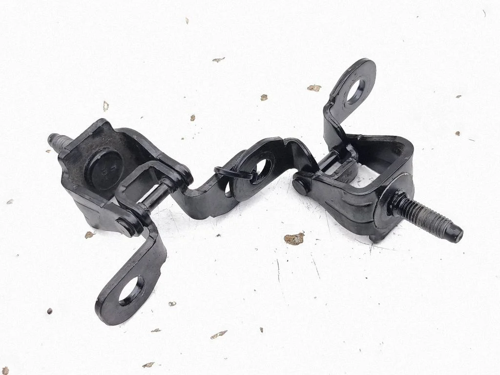 Tailgate/trunk/boot hinge