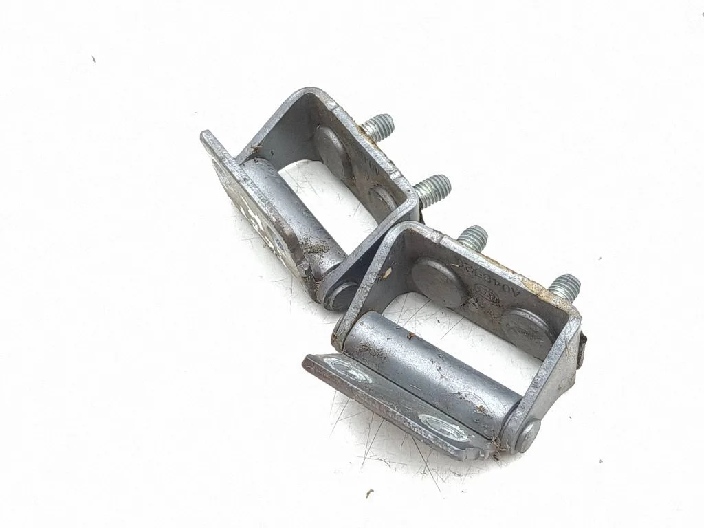 Aizmugurējā vāka eņģe (-es) A048520