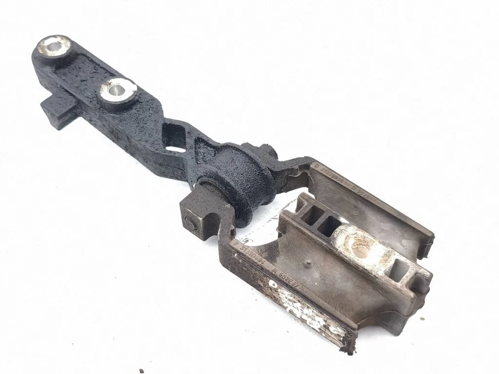 Gearbox mount 31359890