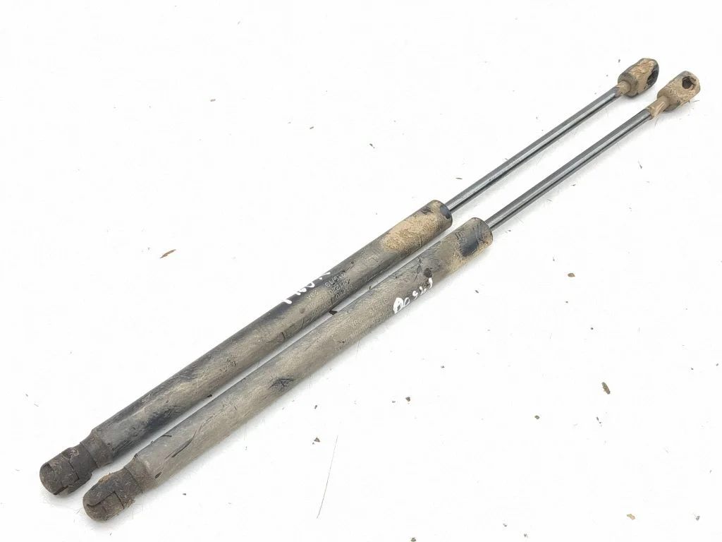 Siłownik (sprężyna gazowa) klapy bagażnika 817803W000