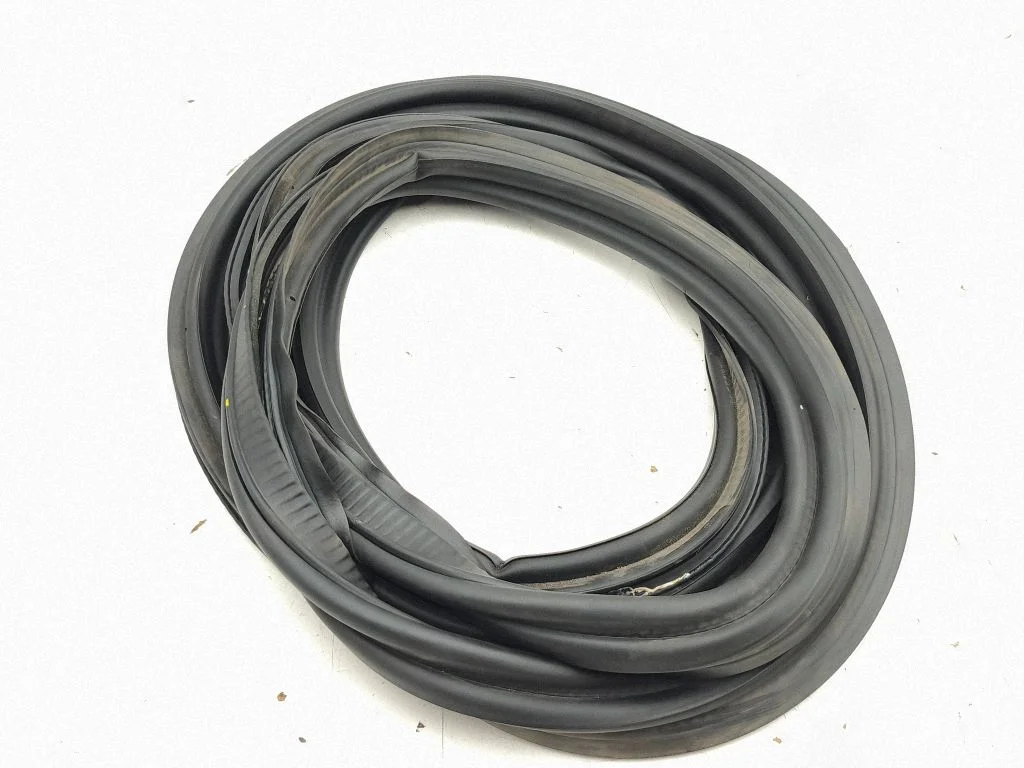 Laadimisukse tihend (kere pool) – BMW X2 U10 (2023-)