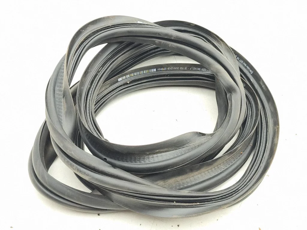 Loading door rubber seal (on body) A1777402200