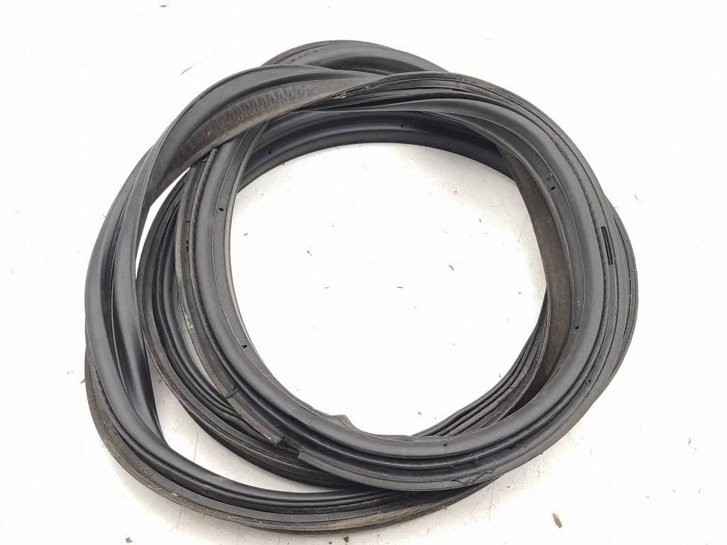 Loading door rubber seal (on body)