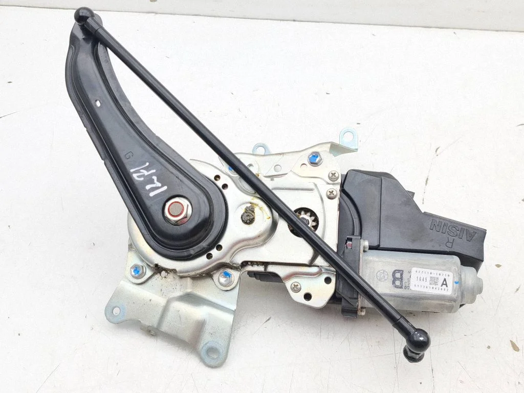 Aizmugurējā vāka piesaistes motors 42711010710