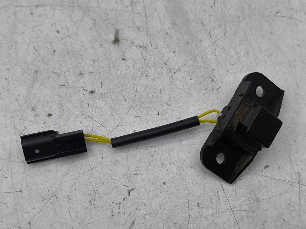 Tailgate/trunk/boot open switch – Renault Megane Mégane Renault Sport III (IV Based) (2017-2023)
