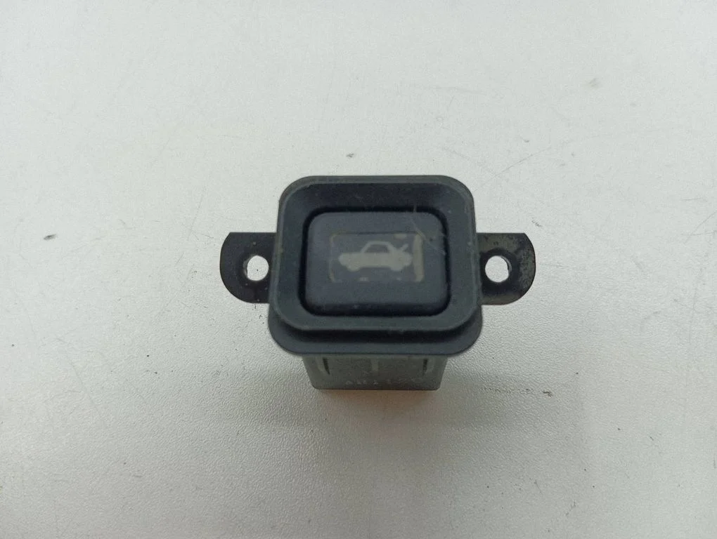 Tailgate/trunk/boot open switch – Honda CR-V (2002-2006)