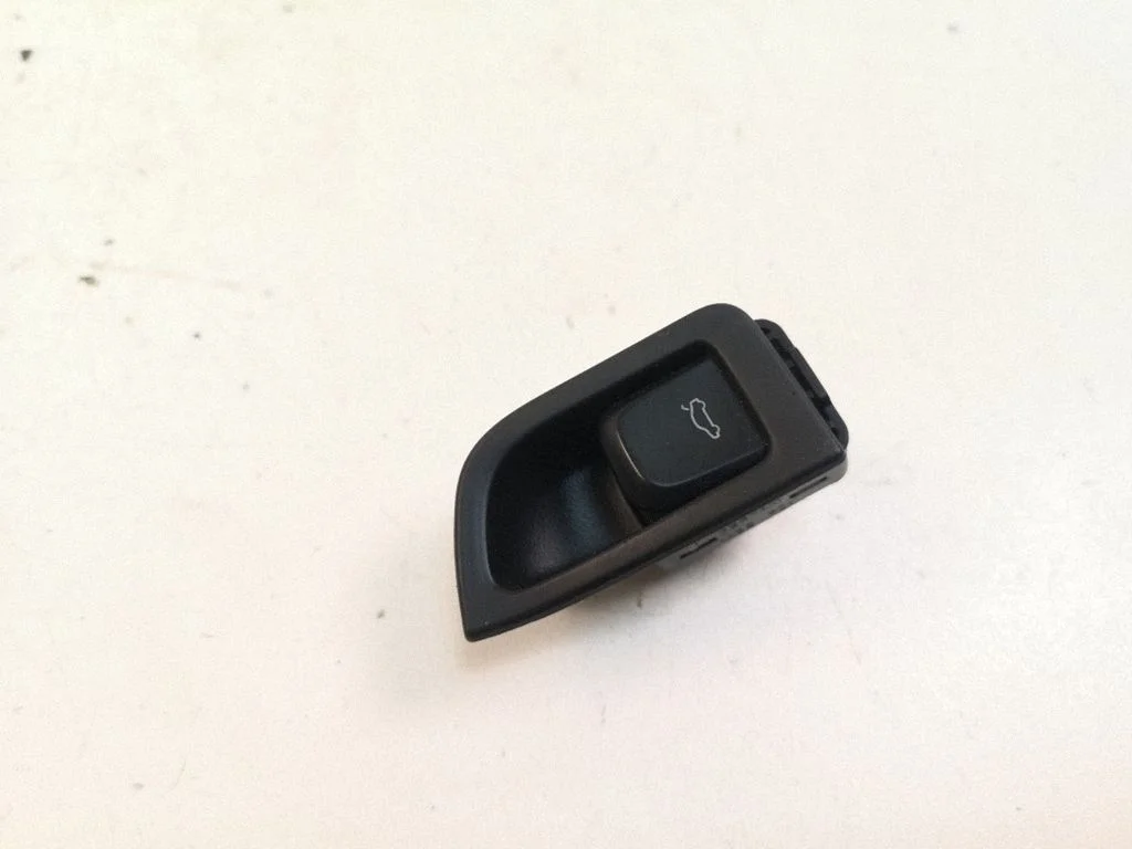 Tailgate/trunk/boot open switch – Audi A5 Sportback 8TA (2009-2016)