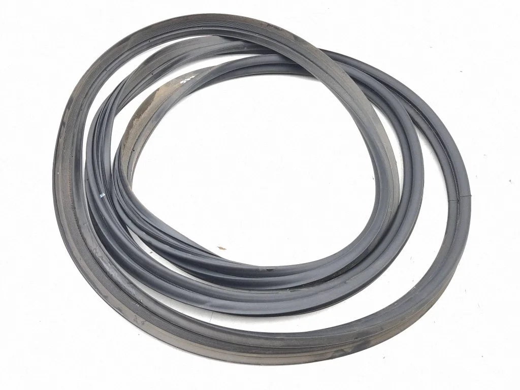 Loading door rubber seal (on body)