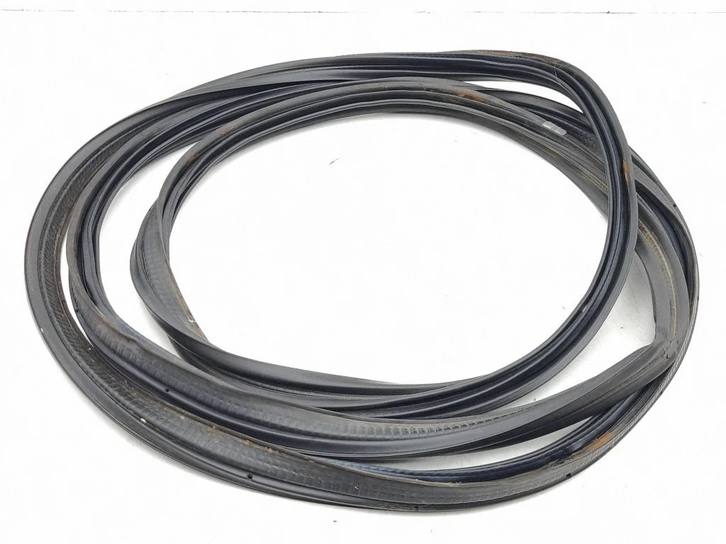 Loading door rubber seal (on body)
