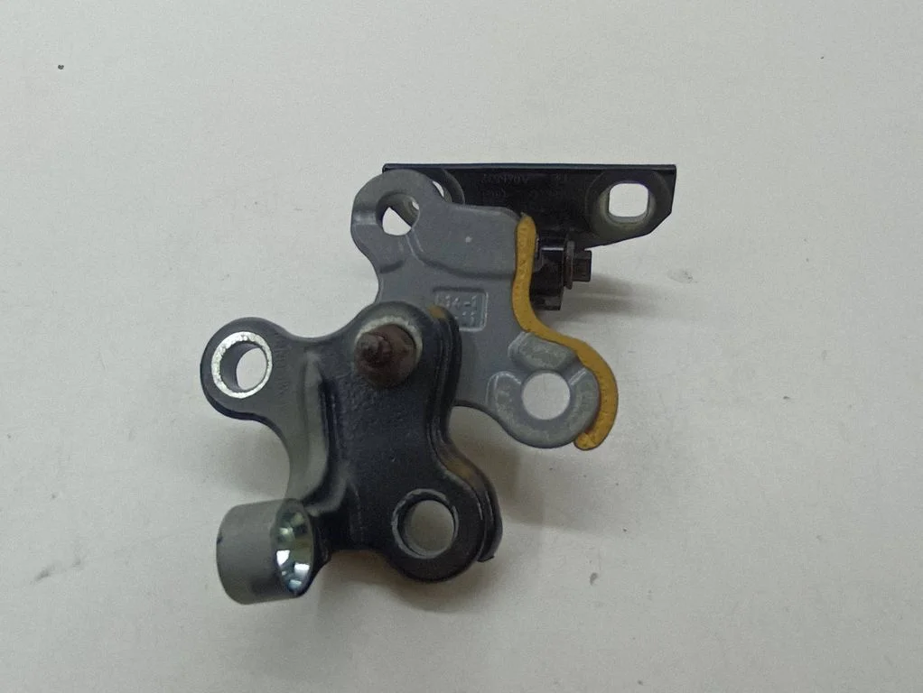 Front door upper hinge 31218514