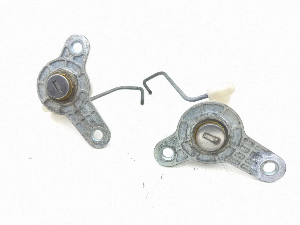 Front door lock (next to the handle) 242377