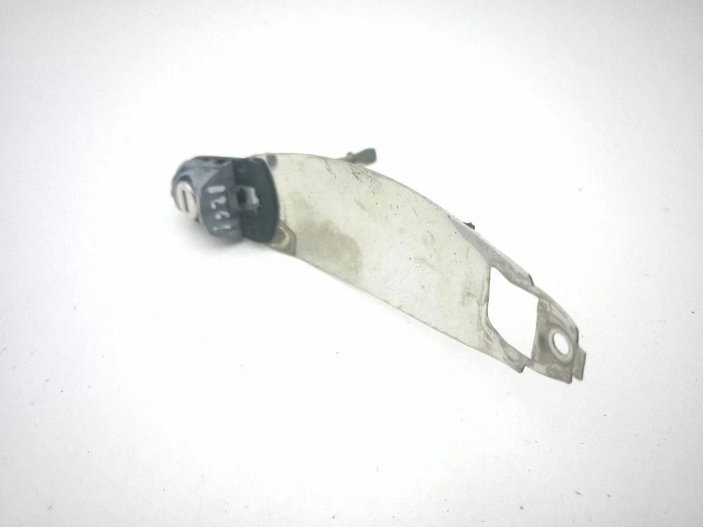 Front door lock (next to the handle) 3W05837168