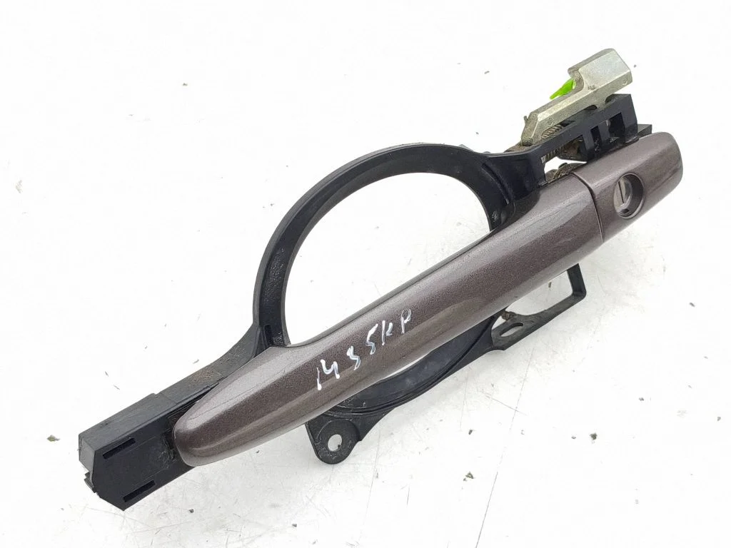 Front door exterior handle – left