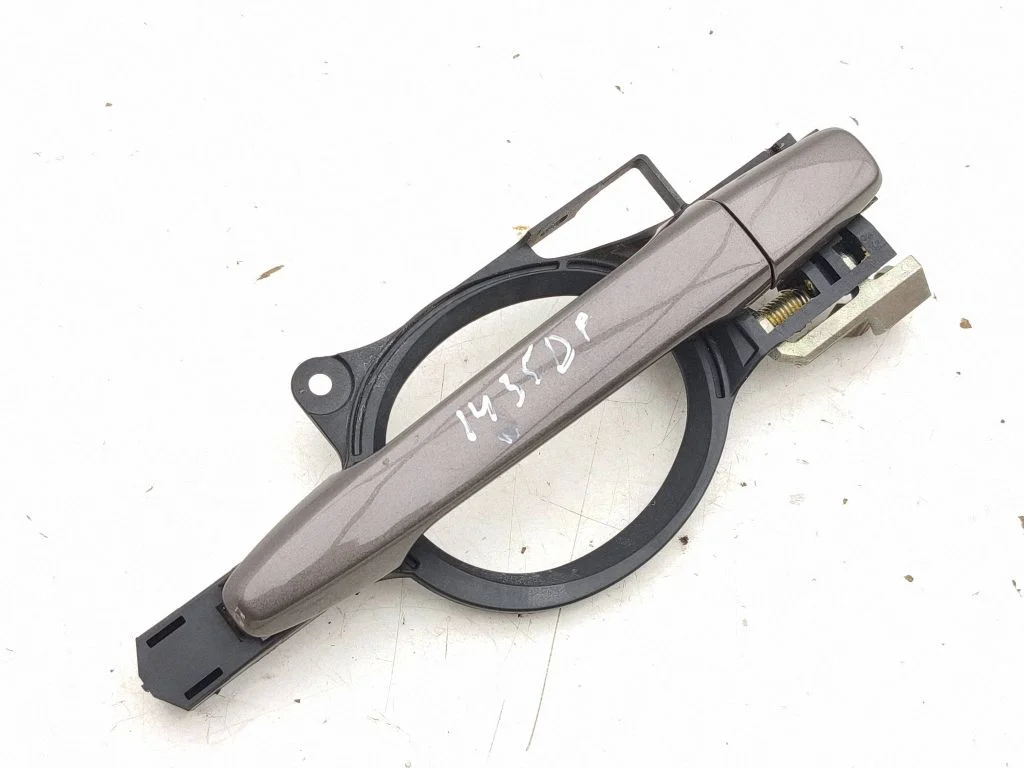 Front door exterior handle – right