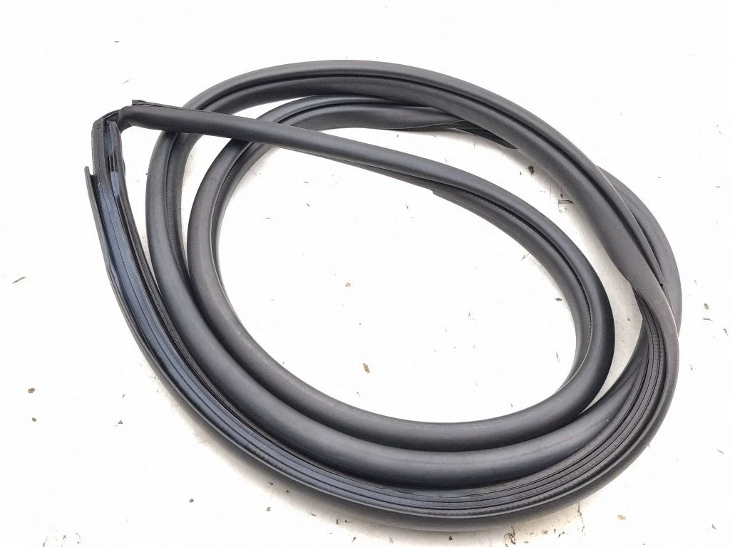 Front door rubber seal – left