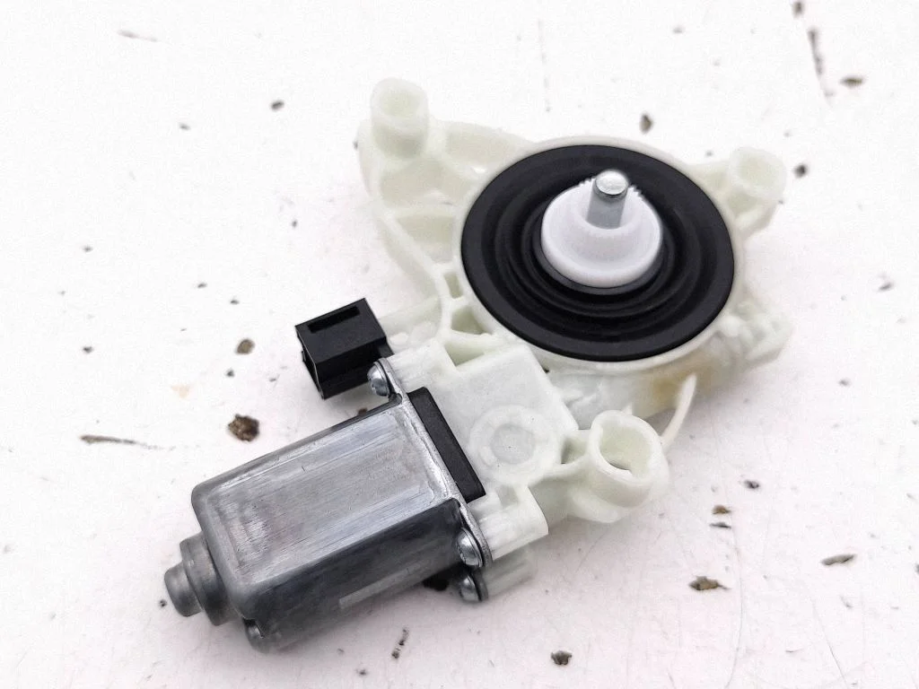 Front door window regulator motor A0009065706