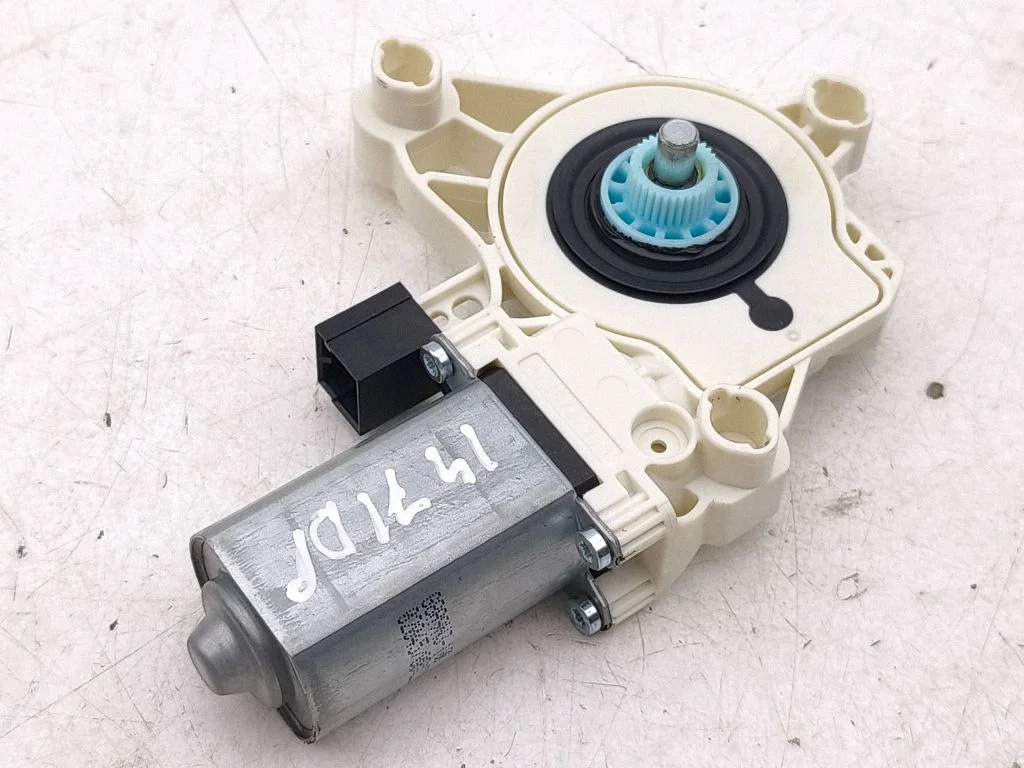 Priekšējā loga pacēlāja motoriņš 4K0959801