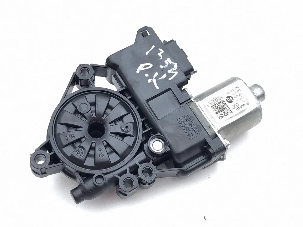 Front door window regulator motor 82450AT100