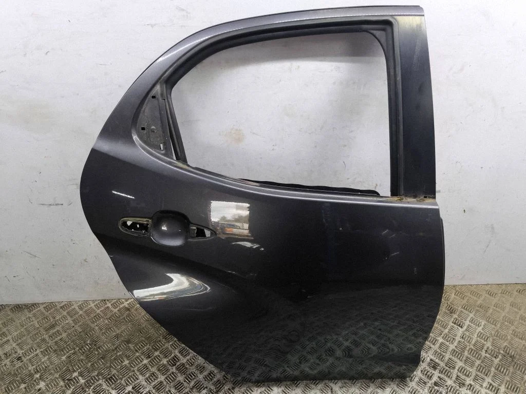 Rear door – right