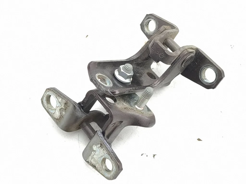 Rear door hinge set – right
