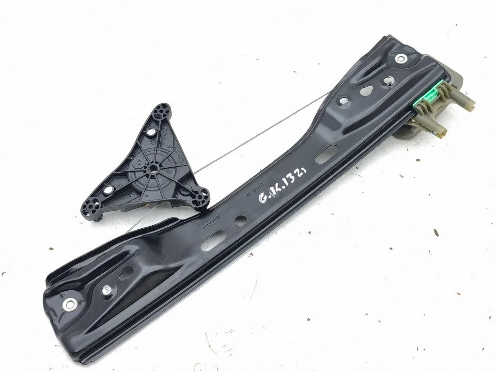 Rear window lifting mechanism without motor C59376102