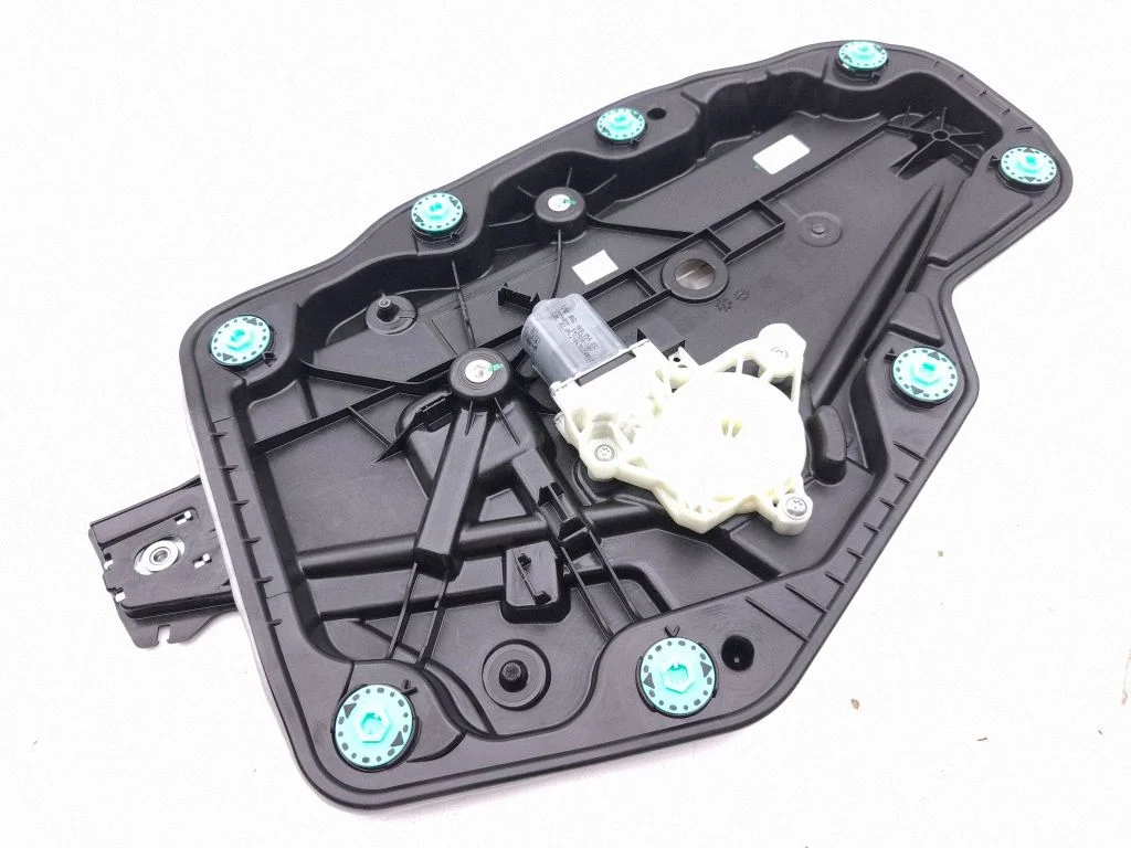 Rear window lifting mechanism without motor 11A839401B