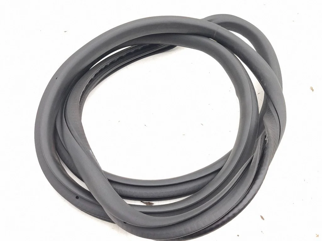 Rear door rubber seal (on body) A1776920300