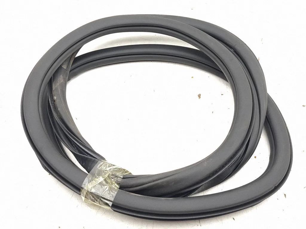 Rear door rubber seal (on body) 89A833721