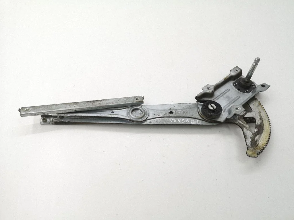 Rear door manual window regulator 698300F010
