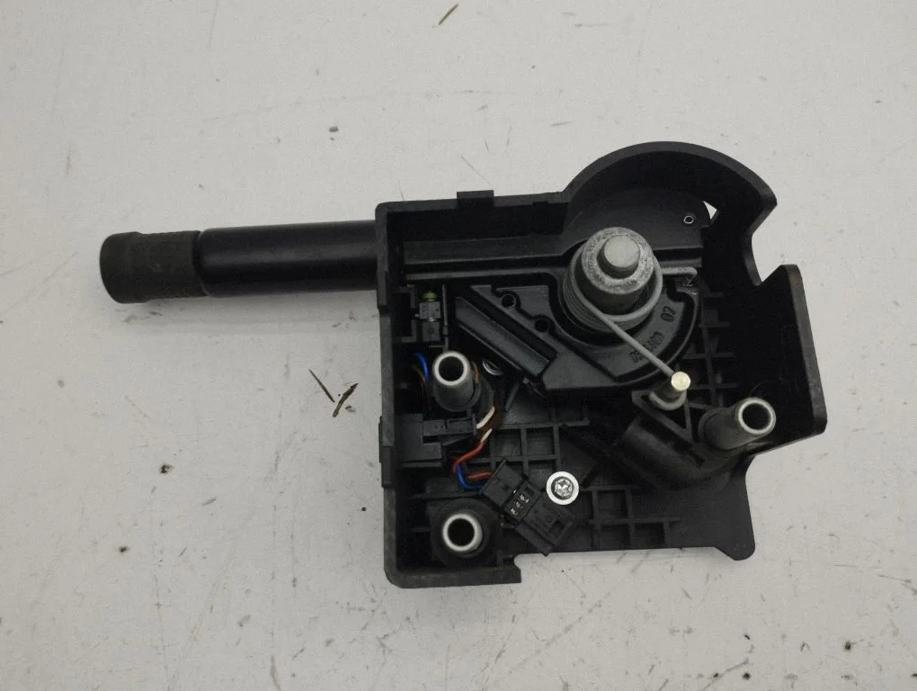 Switch for retractable tow bar – Mercedes-Benz E-Class W211 (2002-2009)