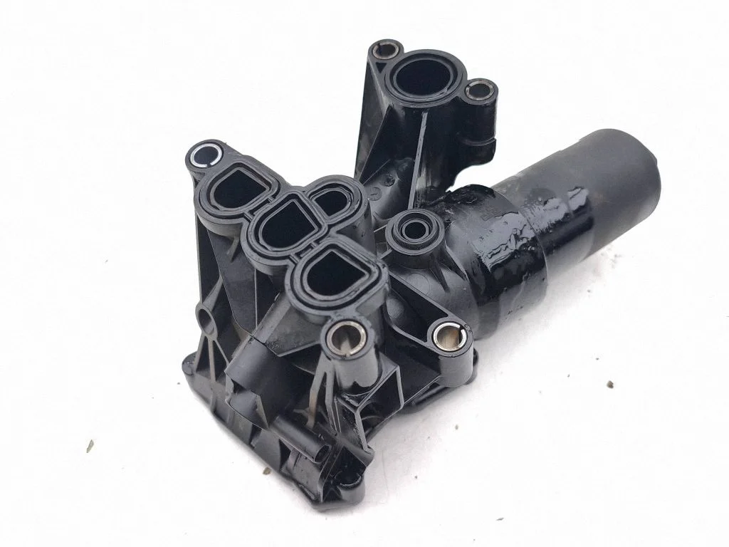 Eļļas filtra turētājs/dzesētājs 05L115389AF
