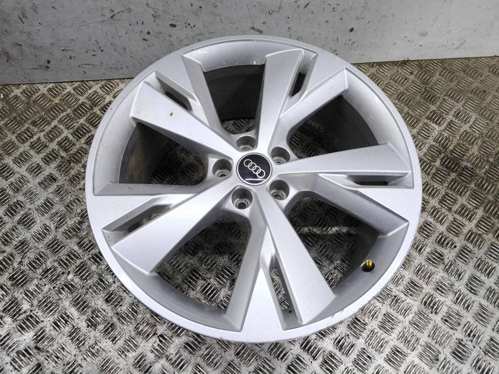 R20 alloy rim 89A601025AP
