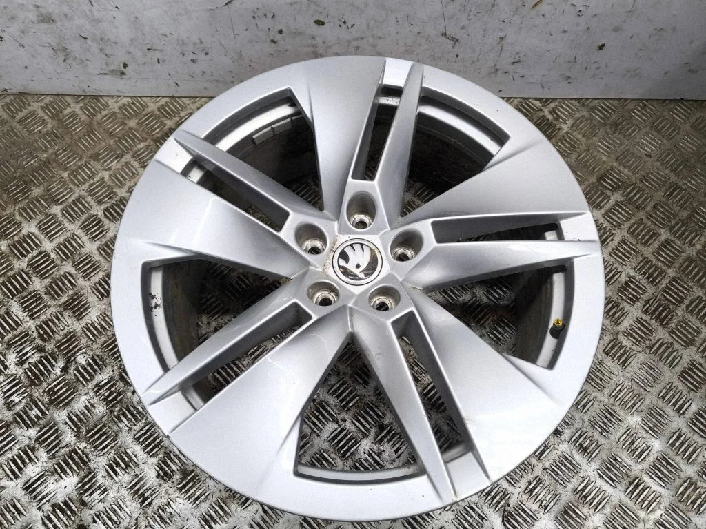 R19 alloy rim 5LA601025B