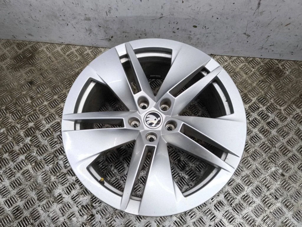 R19 alloy rim 5LA601025C