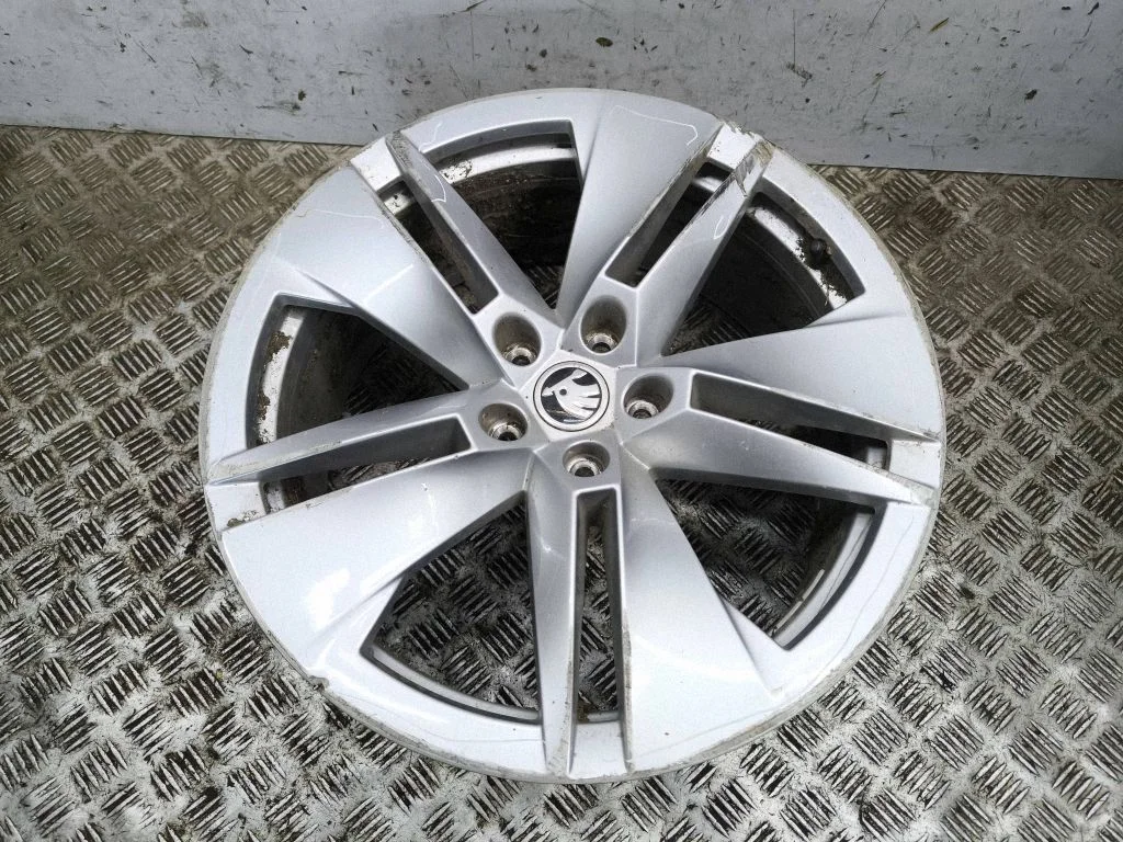 R19 alloy rim 5LA601025B