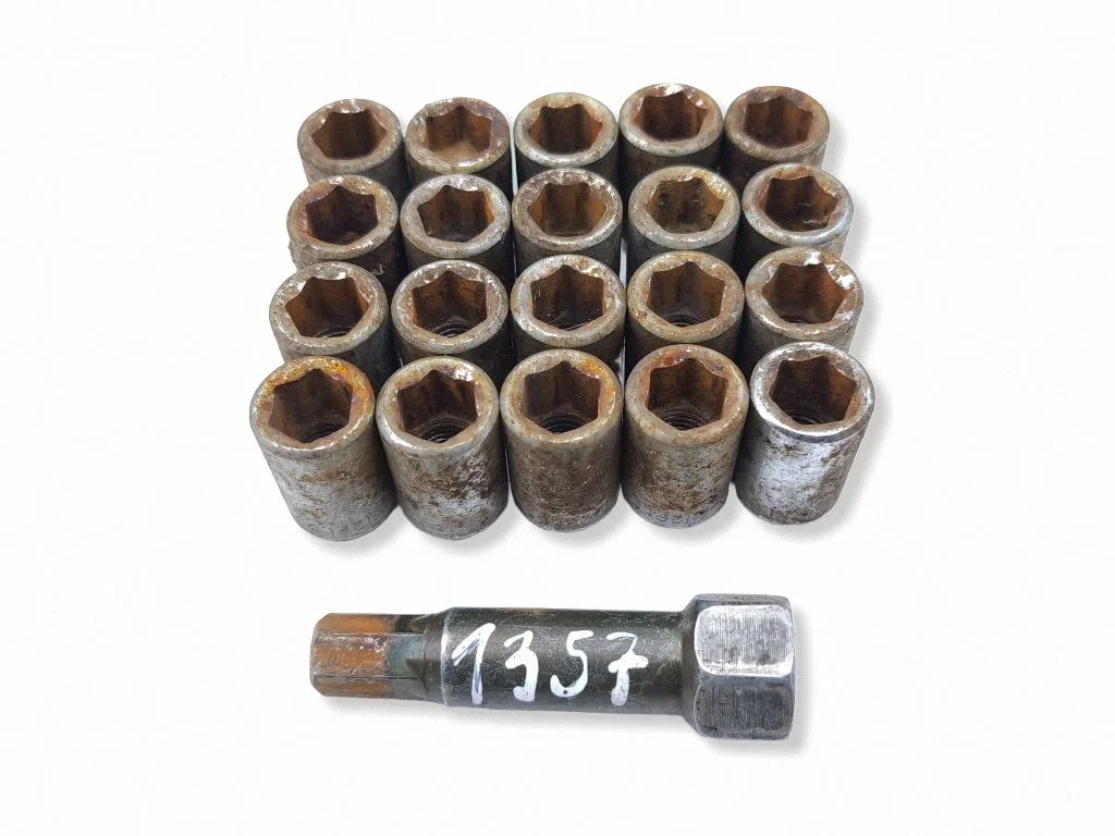 Nuts/bolts