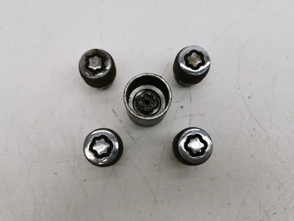 Anti-theft wheel nuts and lock – Hyundai i40 (2011-)