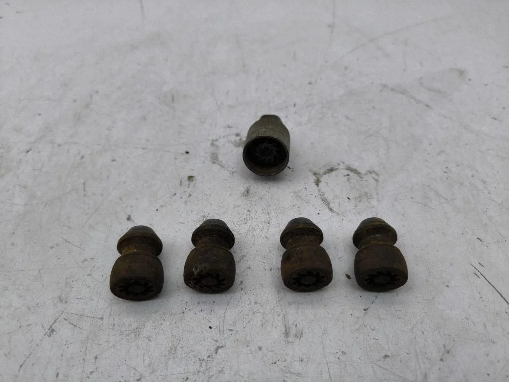 Anti-theft wheel nuts and lock