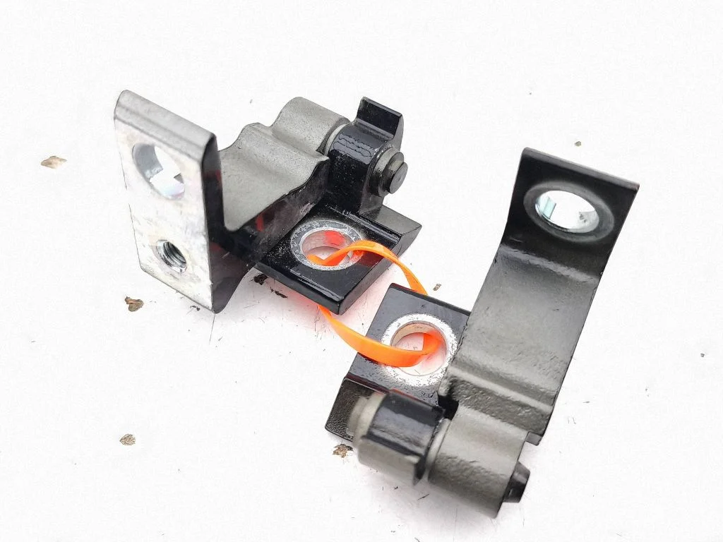 Front door hinges set 8V5833404D