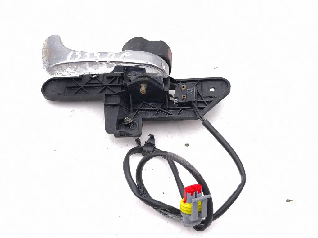Front door interior handle – right